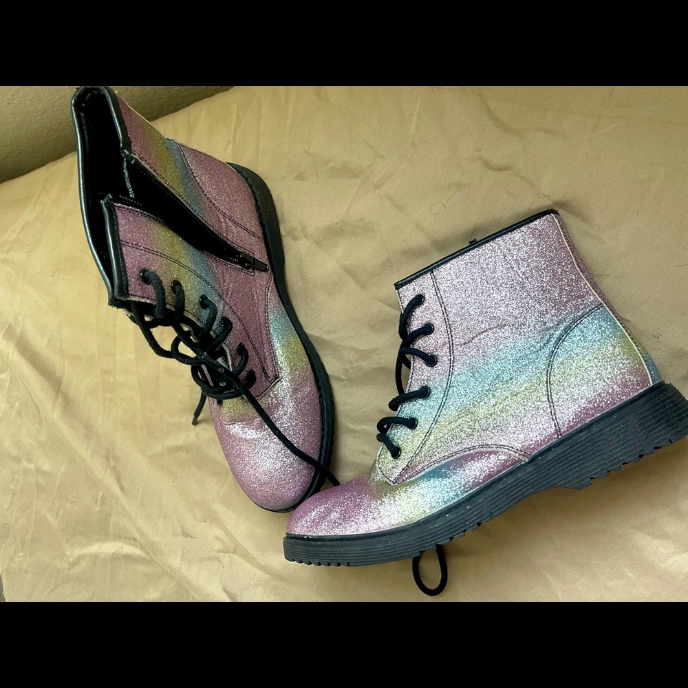 Girls boots size 6